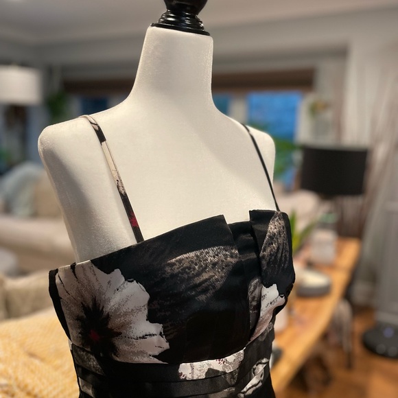 Beautiful Strapless Dress - Picture 2 of 9